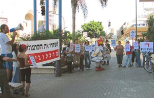 הפגנת אנונימוס נגד ההטעיה על אריזות הביצים