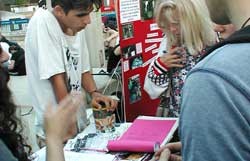 איך להקים דוכן הסברה