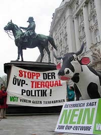 הפגנה של VGT נגד מלפגה התומכת בכלובי סוללה