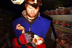 פעולות לא חוקיות טיפוסיות למען בעלי-חיים: חדירה ללול, תיעוד שגרת הזוועות שם וחילוץ כמה תרנגולות הזקוקות...