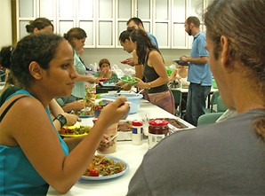 לא פחות חשוב מתיאוריה: שלושה ימים של תפריט טבעוני מגוון (צילום זה והצילומים הבאים: טלי ראושר)