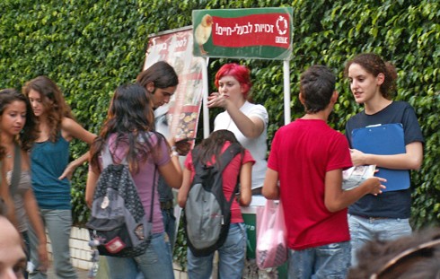 דוכן הסברה בסמינר אנונימוס