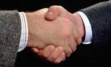 לוחצים ידיים