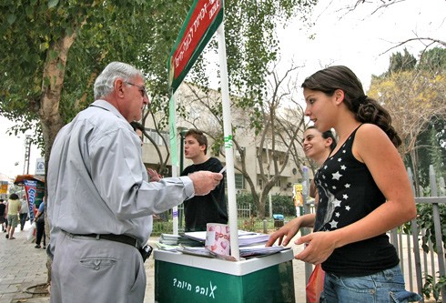 דוכן יום ללא בשר בתל אביב - למען צמחונות, נגד התעללות בחיות