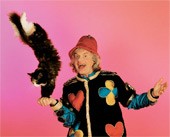 מופע חתולים שגורם סבל לחיות ועומד בניגוד לחוק צער בעלי חיים.