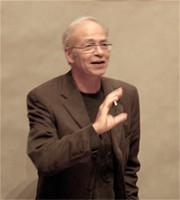 פיטר סינגר מרצה (צילום: Todd Huffman)