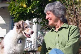 פרופ' דונה הארוויי עם קאיין, 2006 (צילום:  רסטן הוגנס, ויקיפדיה)