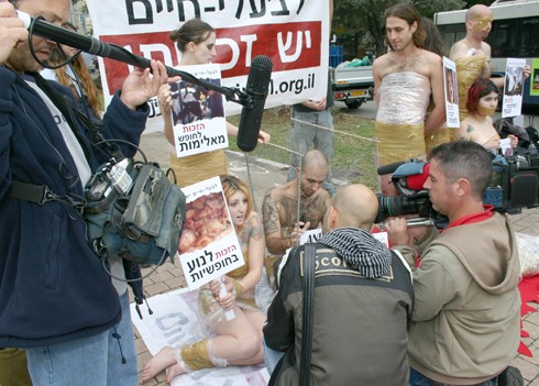 המיצג קיבל סיקור תקשורתי נרחב ביותר