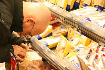 הדו ח להעריך את ההשפעה הסביבתית של צריכה וייצור מכיר בכך שהבחירות שאנו מבצעים כצרכנים נושאות את ההשלכות...