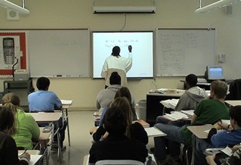 ומורה בעלת יוזמה יכולה לנצל את האפשרויות הגלומות במערכת החינוך ולחולל שינוי של ממש בקרב דורות של תלמידים. 