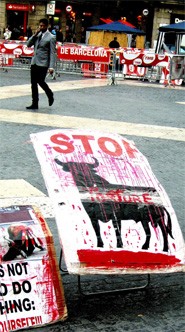 מחאה נגד מלחמות פרים בברצלונה, 30.4.2010. צילום: Librarygroover