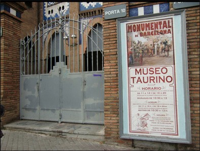 הכניסה לזירת מלחמות הפרים הישנה בברצלונה, כיום מוזיאון לתולדות מלחמות הפרים. צילום: indrarado